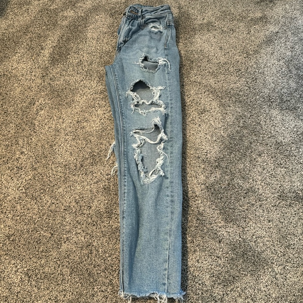 00 American eagle high rise mom jeans
